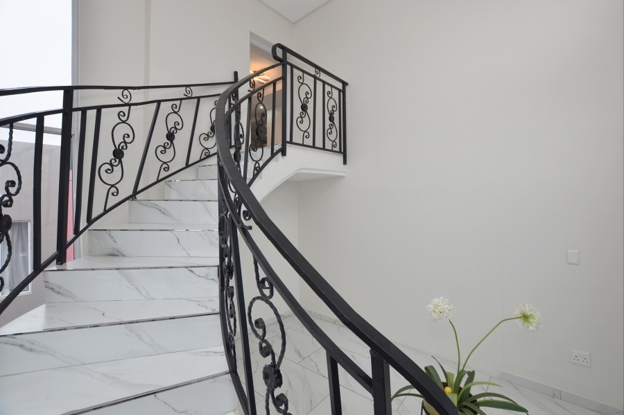 2 Bedroom Property for Sale in Kenridge Western Cape
